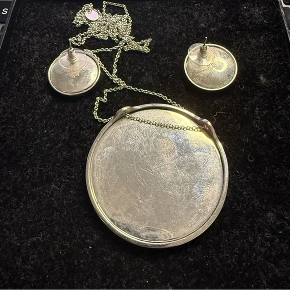 House of Harlow 1960 Sunburst Blue/Silver Pendant Necklace & Earrings Set - Picture 4 of 6